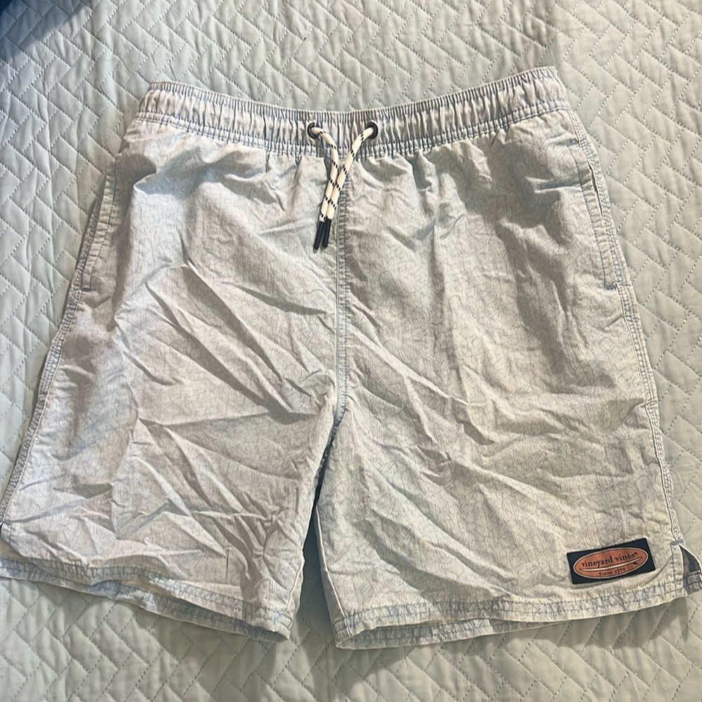 Boys vineyard vines 5” swim trunks size large
